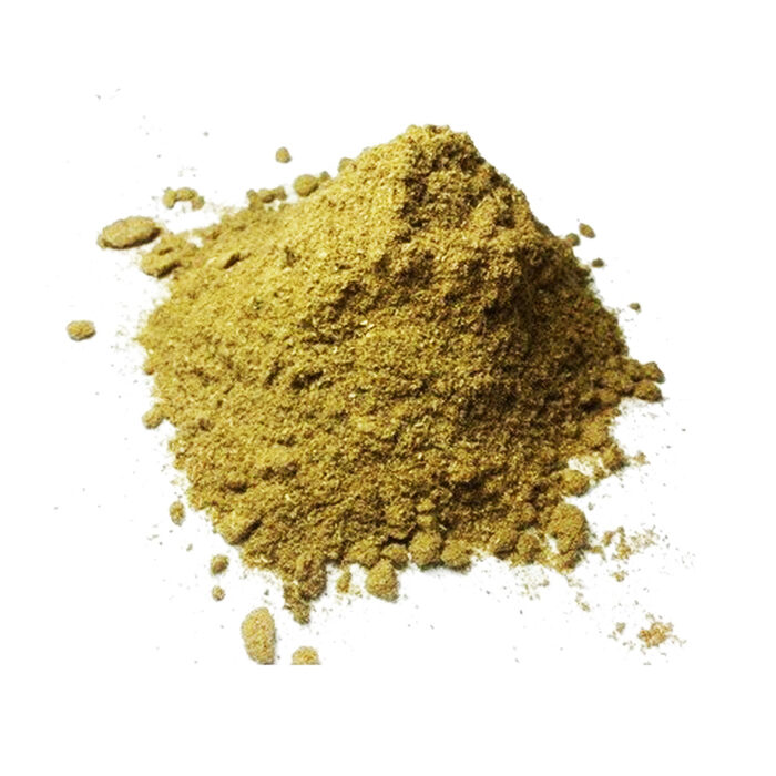 Poudre d'Alzaz jaune-verte en tas sur un fond blanc uni.